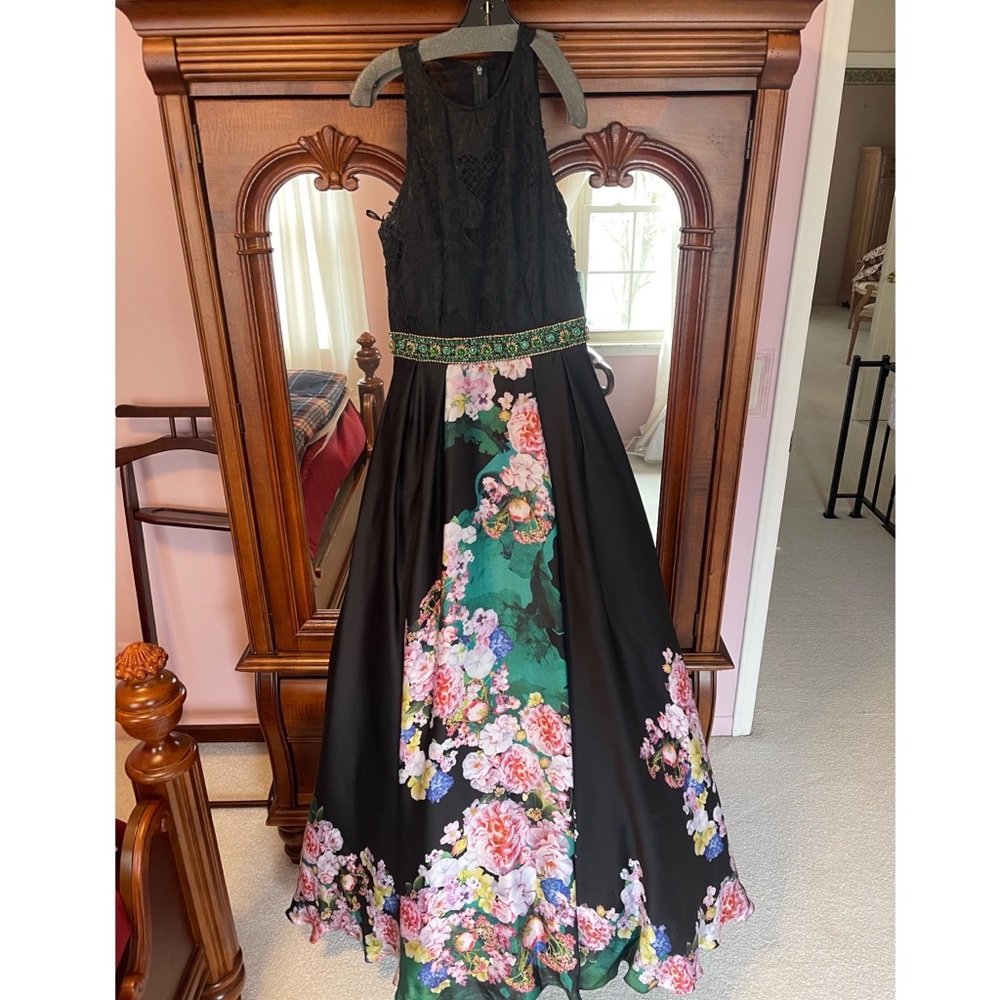 Size 6 beautiful dress!